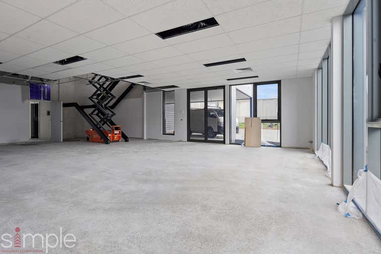 8 Hampden Road Cranbourne West VIC 3977 - Image 4