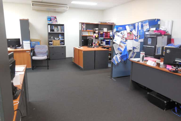 8/21 Howleys Road Notting Hill VIC 3168 - Image 3