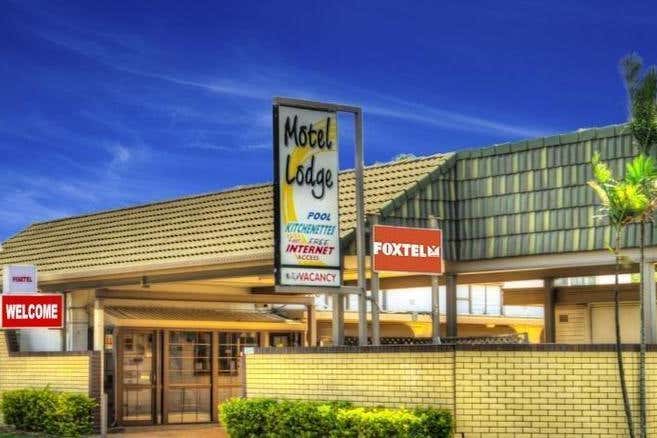 MOTEL LODGE ROCKHAMPTON, 100 Gladstone Road Allenstown QLD 4700 - Image 1