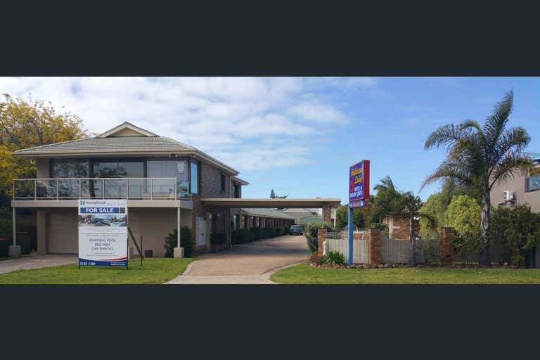 Hybiscus Lodge Waterfront, 132 Marine Parade Lakes Entrance VIC 3909 - Image 1