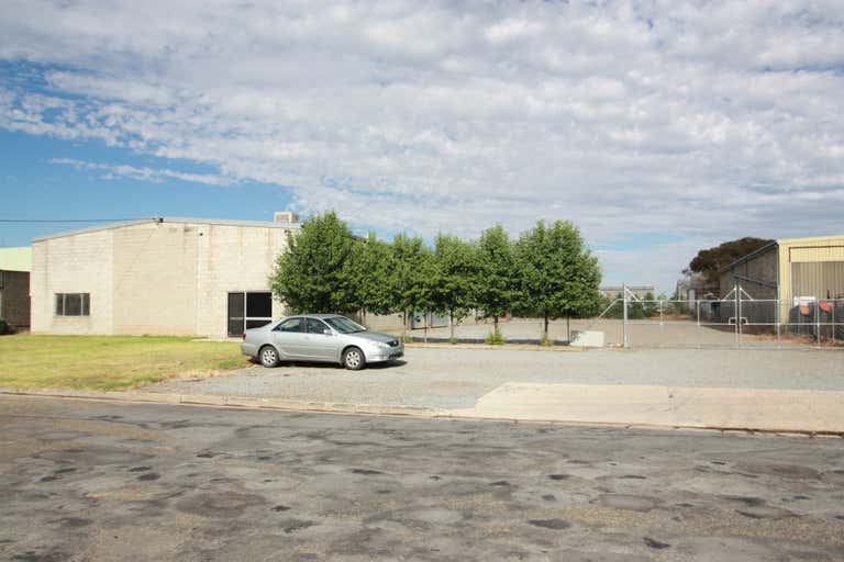 18 Lawson St Wagga Wagga NSW 2650 - Image 1