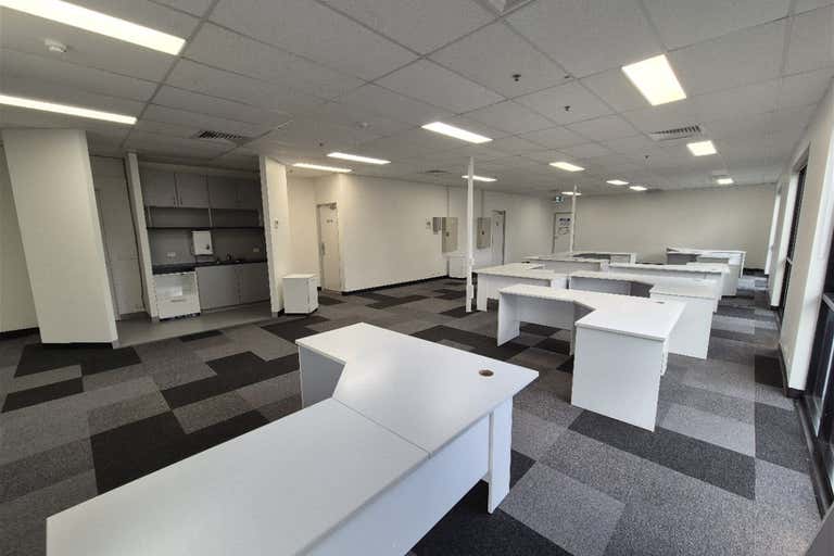 58 Kingston Drive Helensvale QLD 4212 - Image 4