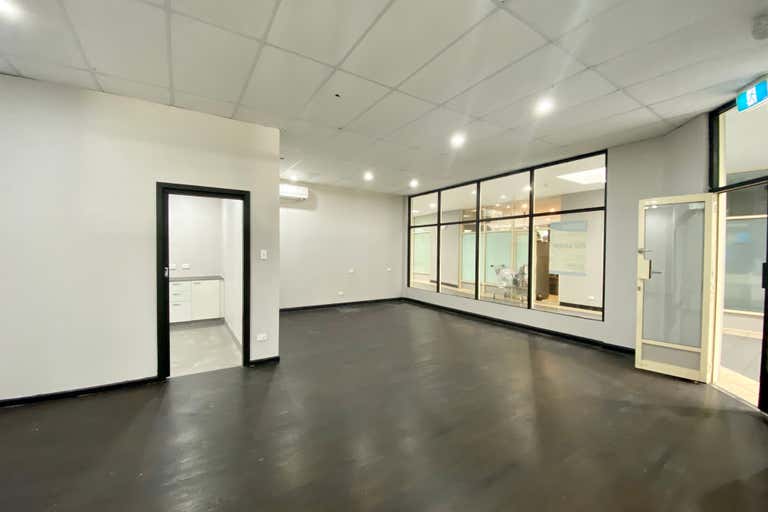 Shop 11, Lachlan Court, 100 George St Windsor NSW 2756 - Image 2