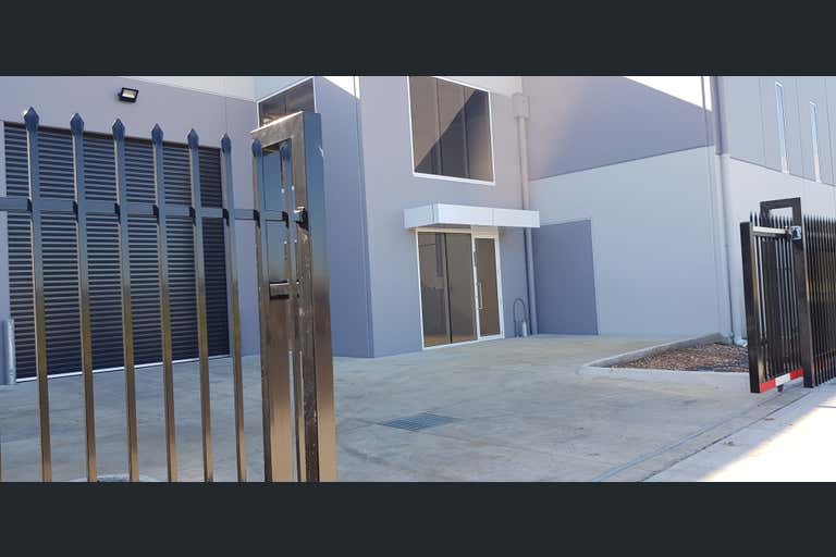 2/12 Universal Way Cranbourne VIC 3977 - Image 1