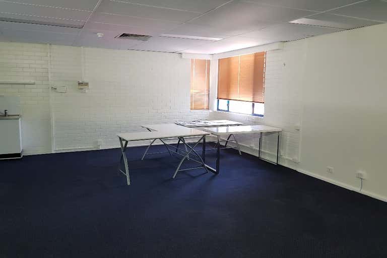 Suite 11, 251 Bayview Street Runaway Bay QLD 4216 - Image 2
