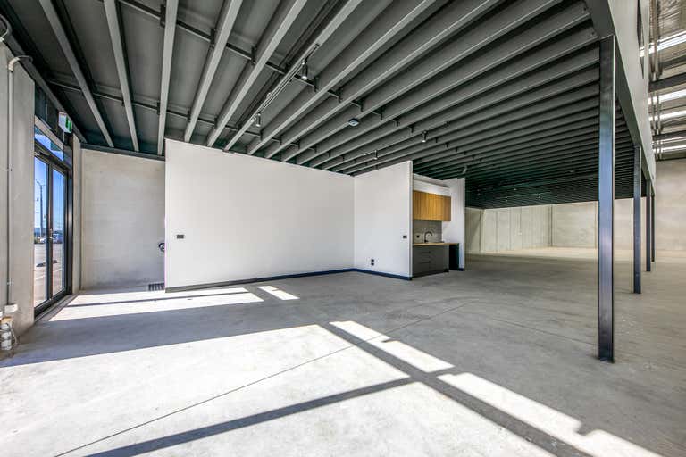 4/4 Amherst Drive Truganina VIC 3029 - Image 3