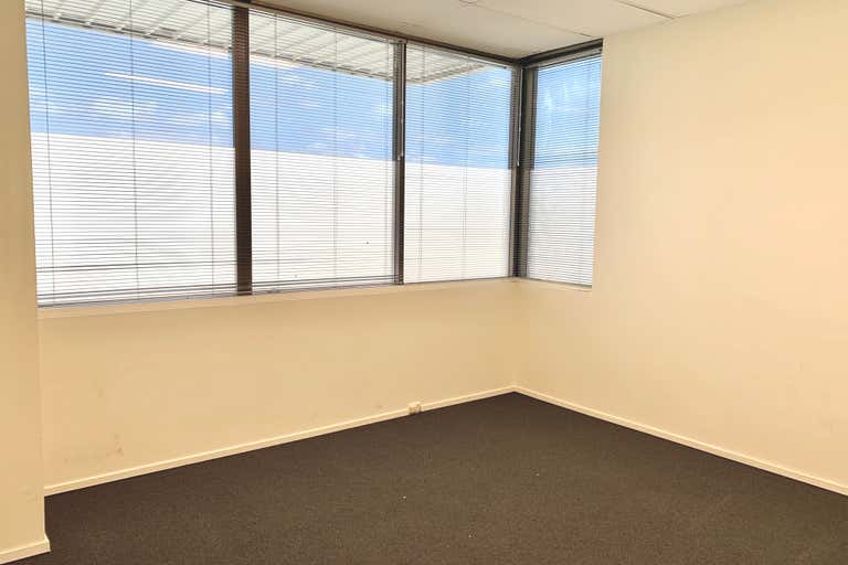 Suite 5/126 Scarborough Street Southport QLD 4215 - Image 4