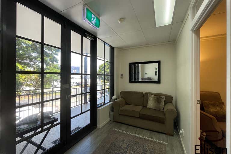 8/6 Vanessa Boulevard Springwood QLD 4127 - Image 2