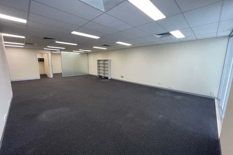 1b/4 Rocklea Drive Port Melbourne VIC 3207 - Image 4