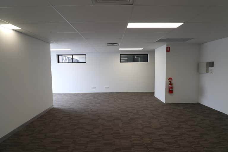 1/10 New Street Nerang QLD 4211 - Image 4