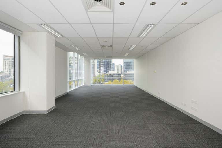 709/2 Queen Street Melbourne VIC 3000 - Image 2