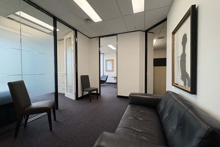 711/1 Queens Road Melbourne VIC 3004 - Image 2