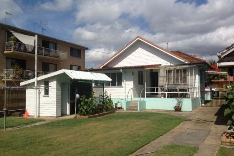 43 Lenneberg Street Southport QLD 4215 - Image 2