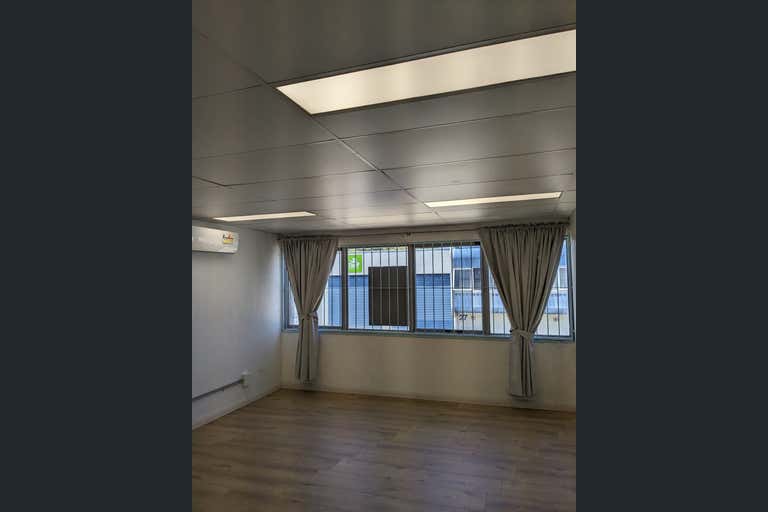 2/33-35 Scrivener St Warwick Farm NSW 2170 - Image 4