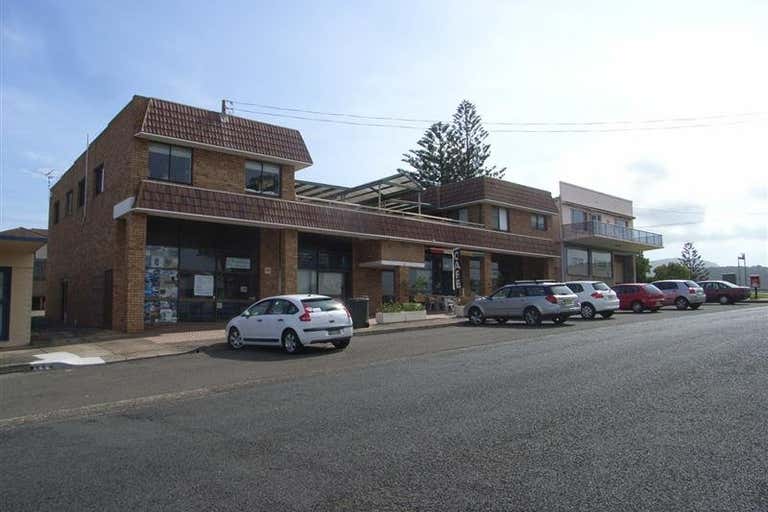 4/4 Tingira Street Kiama NSW 2533 - Image 2