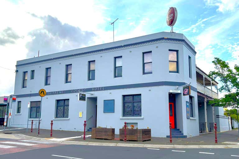 Supreme Court Hotel, 1 Havelock Street Maryborough VIC 3465 - Image 1
