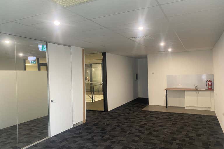 Unit 8, 1 Hobsons Gate Currambine WA 6028 - Image 4