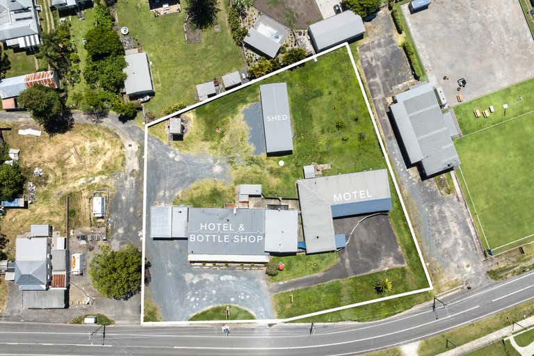 Broadwater Commerical Hotel, 175 Baraang Drive Broadwater NSW 2472 - Image 1