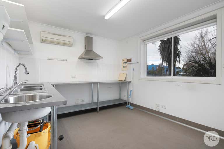 1/37 Grandlee Drive Wendouree VIC 3355 - Image 2