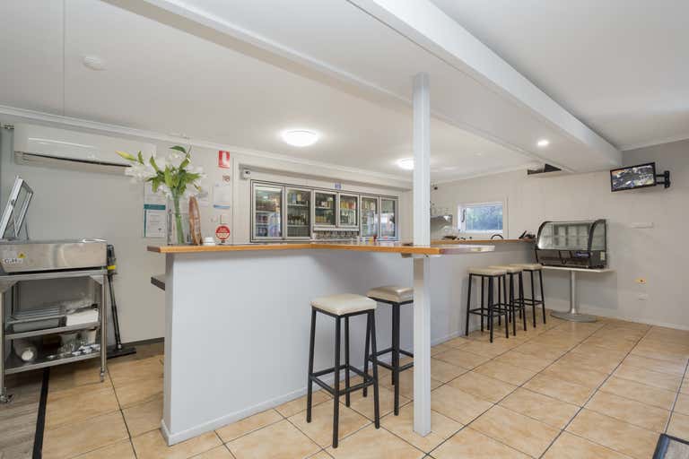 31 Lagoon Crescent Saunders Beach QLD 4818 - Image 4