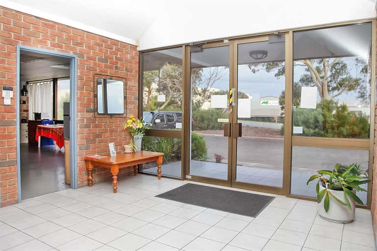 25 Heath Street Lonsdale SA 5160 - Image 2