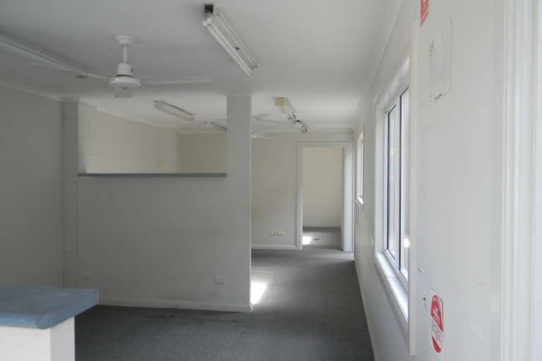 Unit 3, 27 Hutchinson St Burleigh Heads QLD 4220 - Image 4