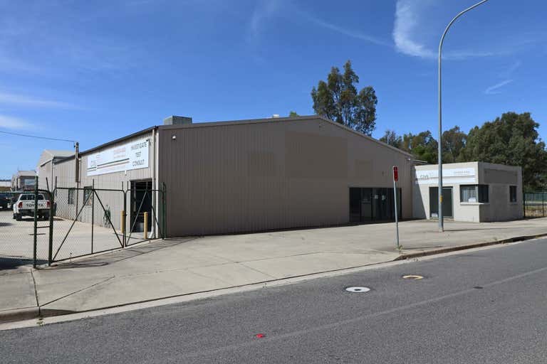 886 Calimo Street North Albury NSW 2640 - Image 1