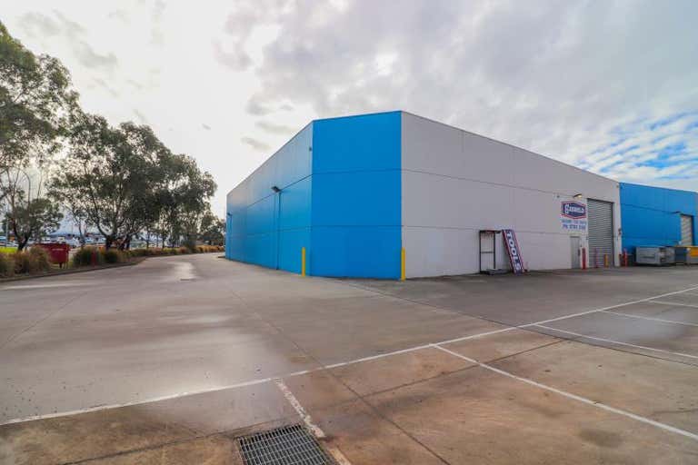 Showroom 1, 9-11 South Link Dandenong South VIC 3175 - Image 2