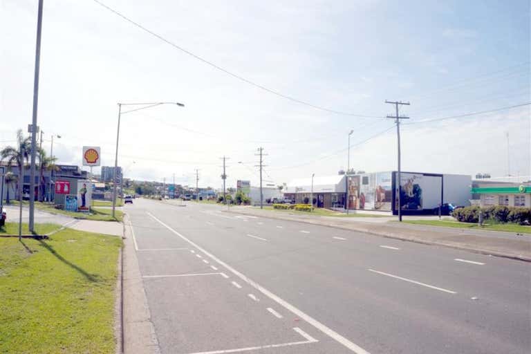 2/68 Hanson Road Gladstone Central QLD 4680 - Image 3