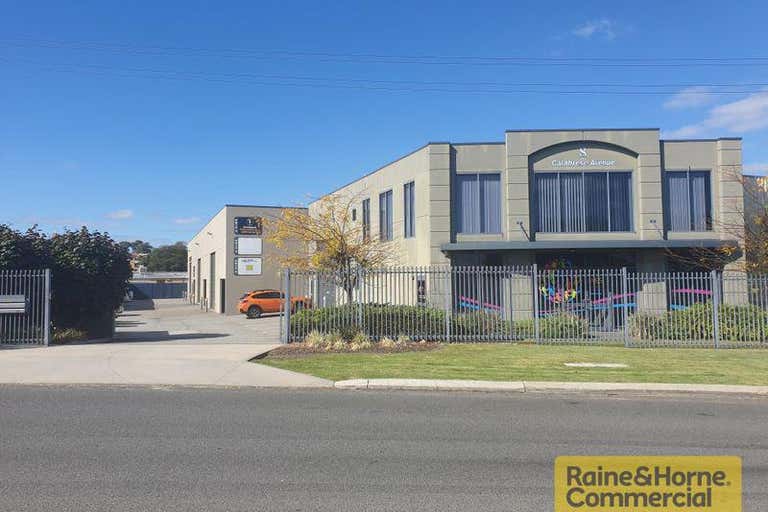 2 / 8 Calabrese Avenue Wanneroo WA 6065 - Image 2