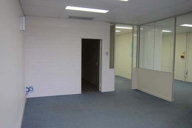 7/30 Enterprise Crescent Malaga WA 6090 - Image 3