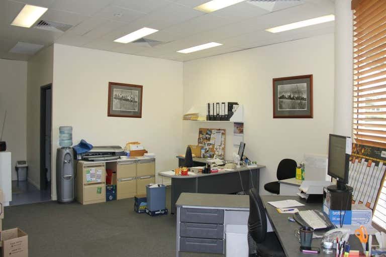 4/12 Classic Way Burleigh Waters QLD 4220 - Image 2