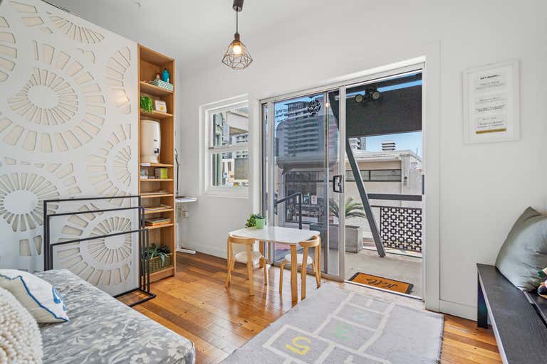 2/194 Cavendish Road Coorparoo QLD 4151 - Image 2