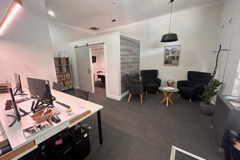 2/60 Florence Street Wynnum QLD 4178 - Image 1