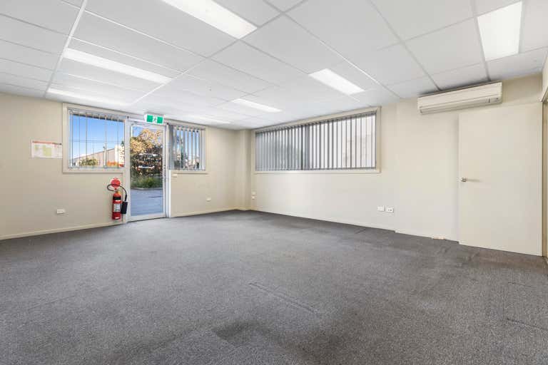 1/6 Paddock Place Rutherford NSW 2320 - Image 2