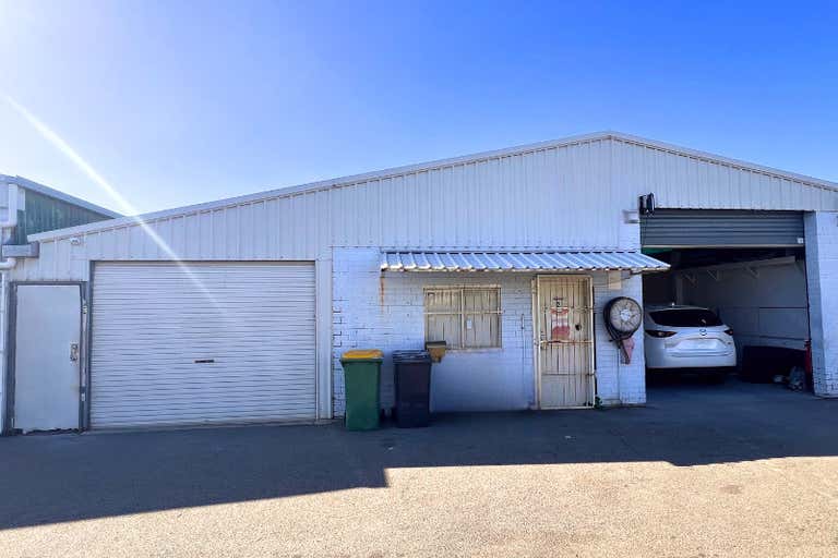 2/15 Alloa Road Maddington WA 6109 - Image 2