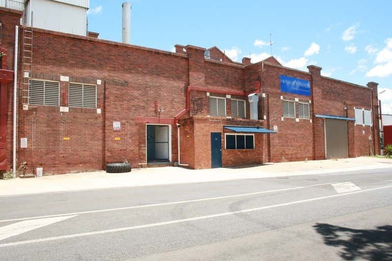 Unit 20, 57-73 Brook Street North Toowoomba QLD 4350 - Image 1