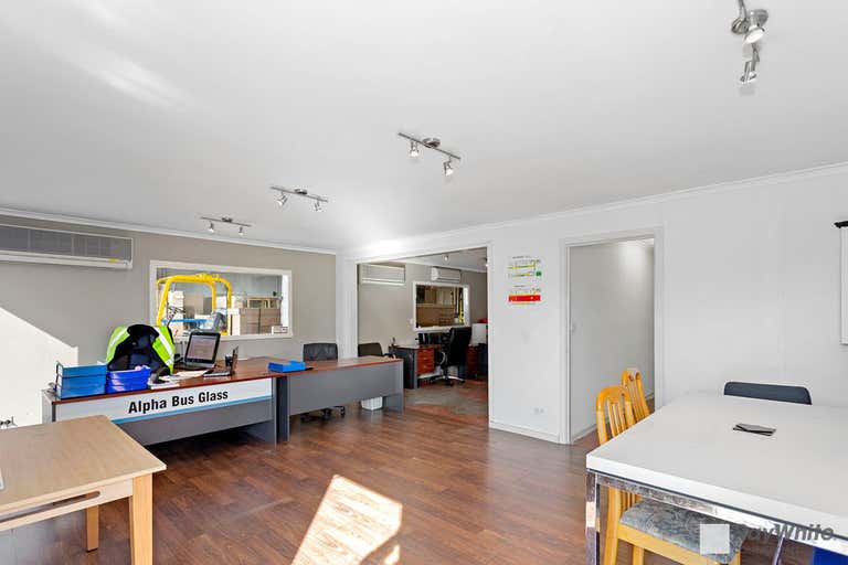 16 Yiannis Court Springvale VIC 3171 - Image 3