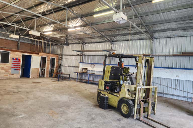 3/2 Commerce Dr Lake Illawarra NSW 2528 - Image 2