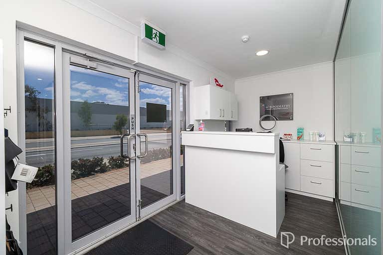 35/12 Davis Road Kelmscott WA 6111 - Image 2