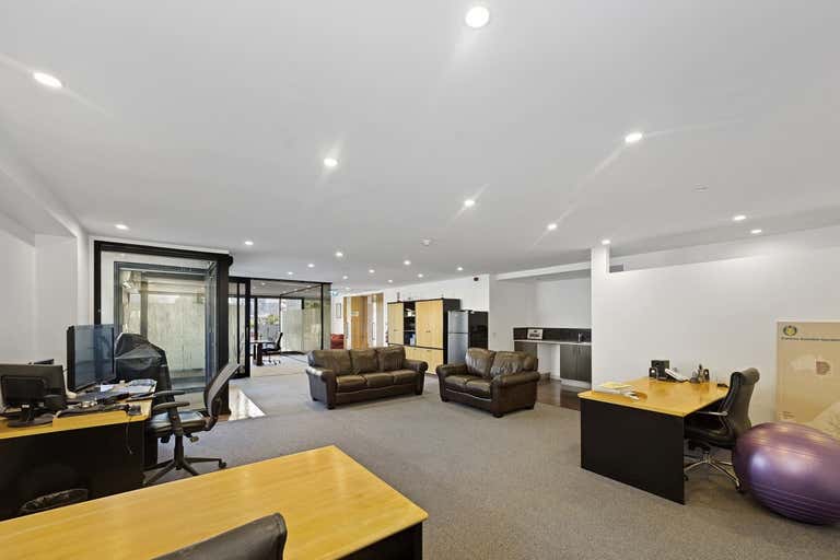 6/2 Kent Place South Melbourne VIC 3205 - Image 2