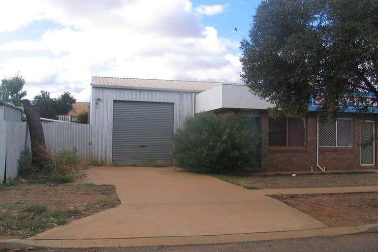 2/235 Dugan Street Kalgoorlie WA 6430 - Image 1