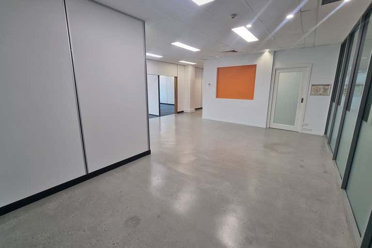 3027 The Boulevard Carrara QLD 4211 - Image 3