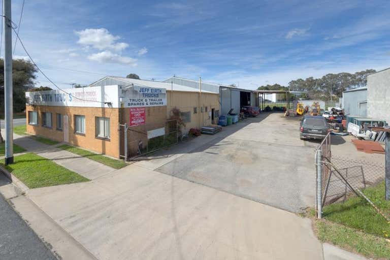 918 Calimo Street North Albury NSW 2640 - Image 2