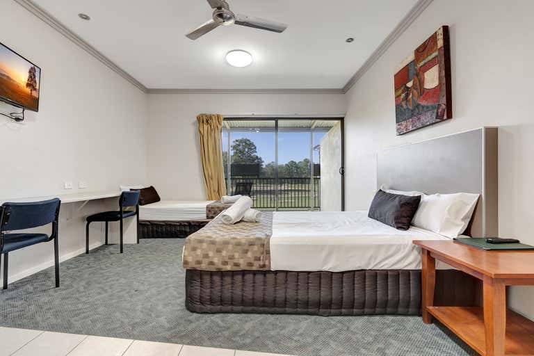 Emerald Executive Apartments, 1-10/160 Egerton St Emerald QLD 4720 - Image 1