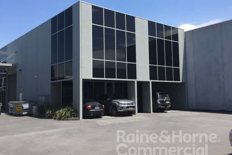 9/177 Salmon Street Port Melbourne VIC 3207 - Image 2