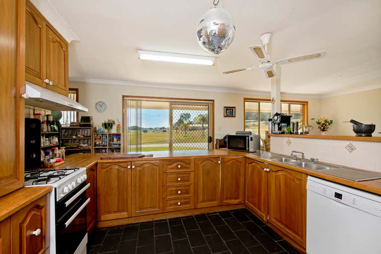 7 Racewyn Close Port Macquarie NSW 2444 - Image 3