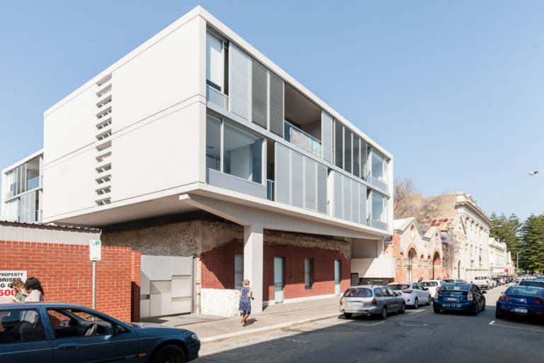 11/32 Henry Street Fremantle WA 6160 - Image 2