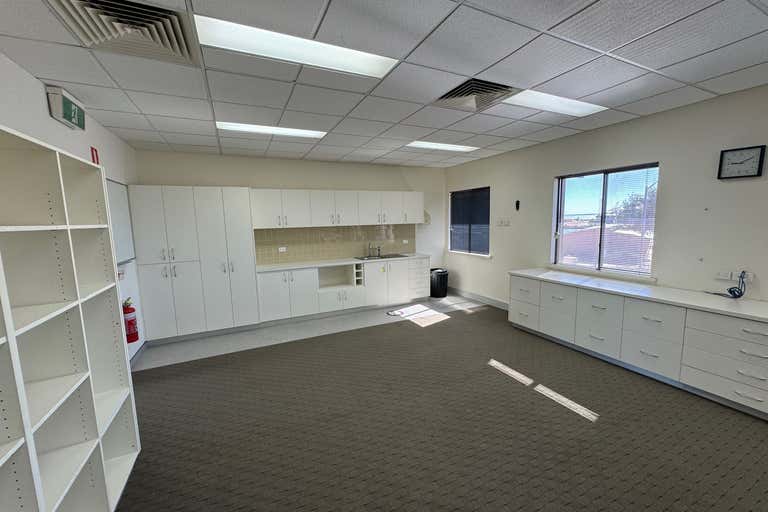 7/11-13 Wiebbe Hayes Lane Geraldton WA 6530 - Image 4