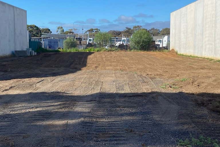 152 Mcclelland Avenue Lara VIC 3212 - Image 2